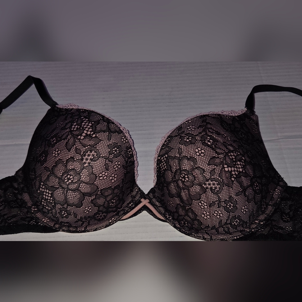Cosmopolitan Lace Bra in Black and Pale Pink 36B